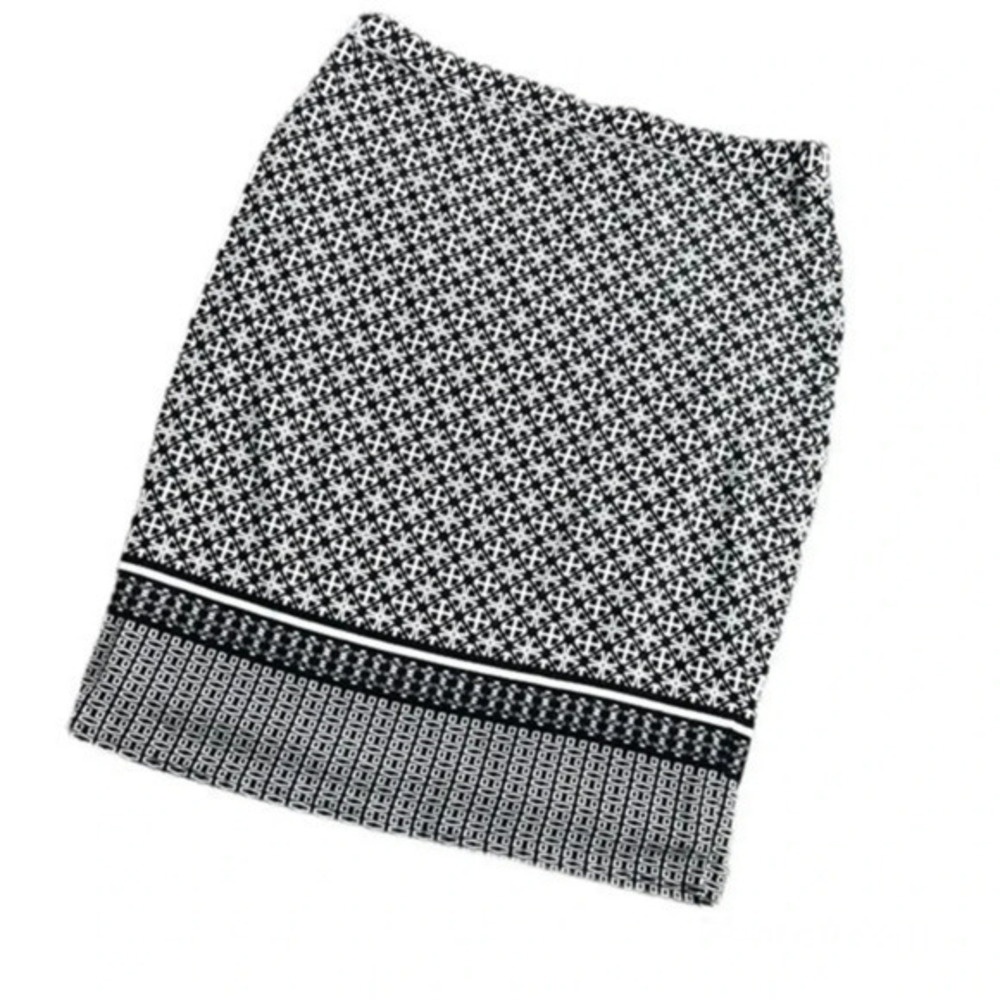 Max Studio geometric print black and white straight skirt lined Size XS EUC